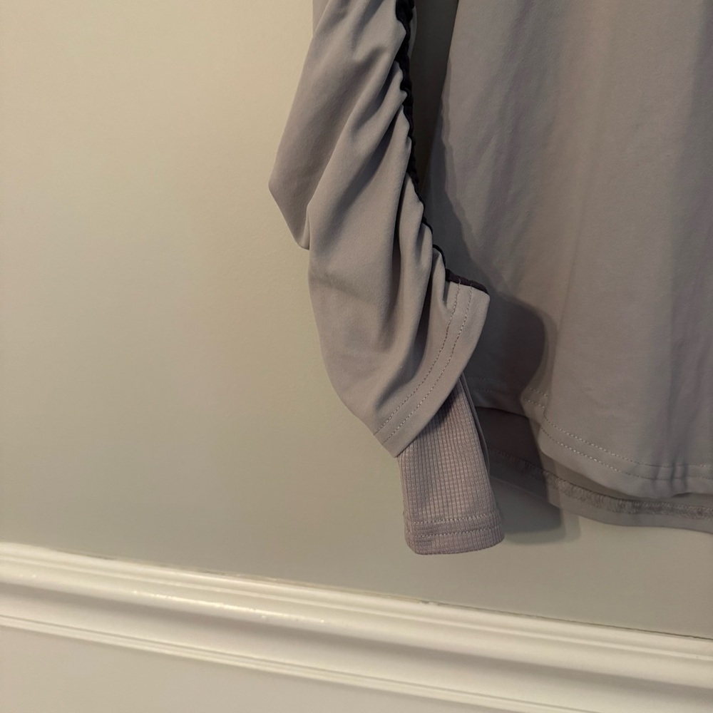 Fabletics Gray long sleeve with Black Ruched Sleeves (A2-11)‎ - Picture 4 of 5